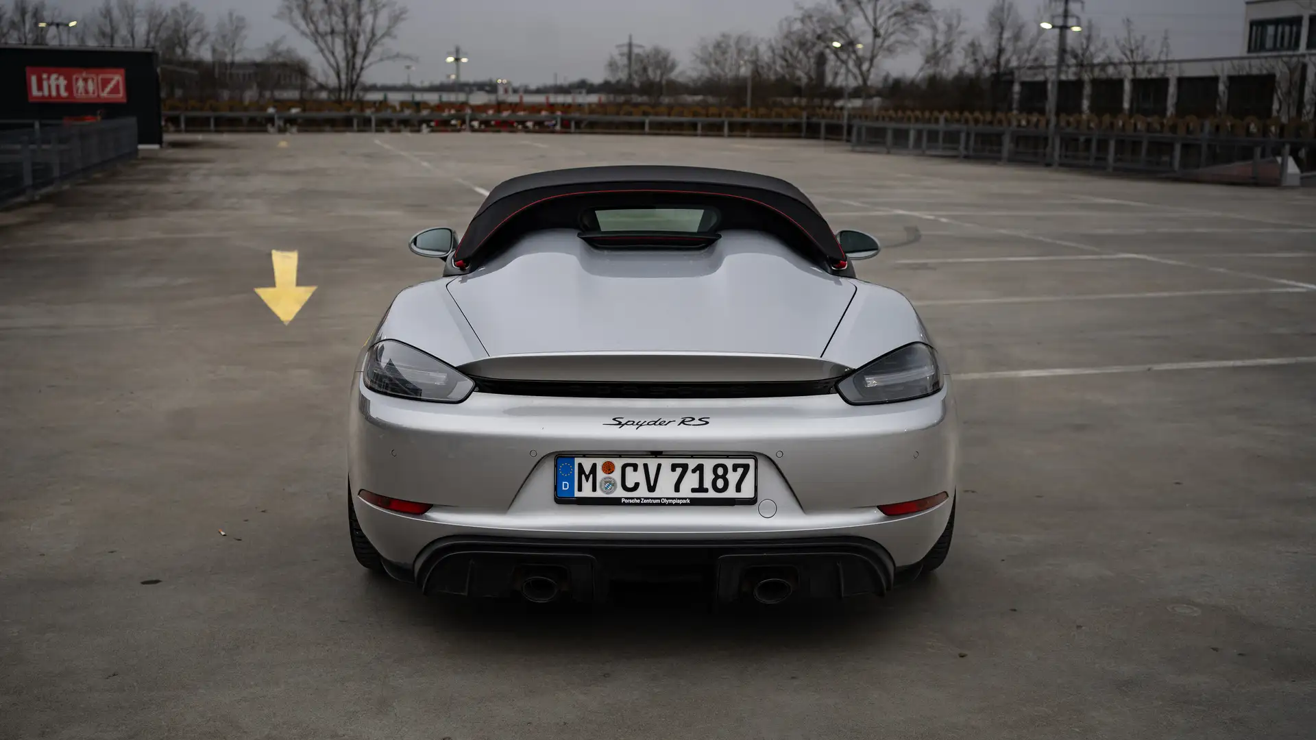 Unser Porsche Spyder RS in der Heckansicht.